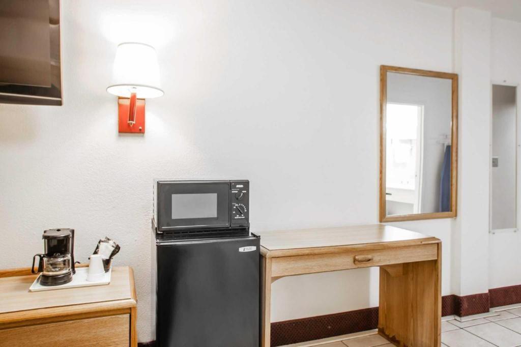 Econo Lodge Truman Inn Sedalia Eksteriør bilde