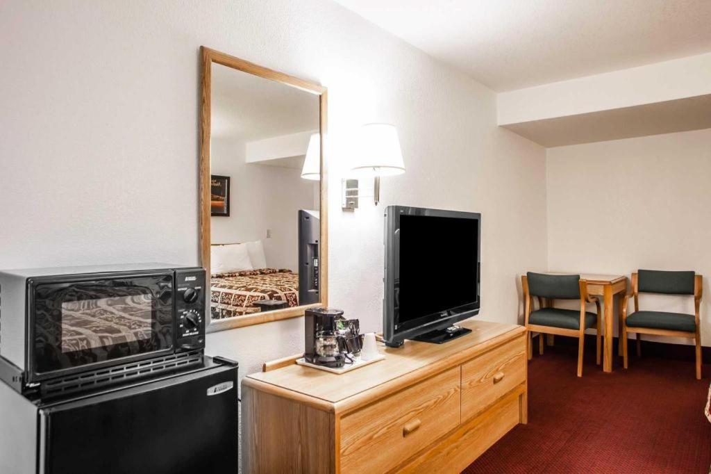 Econo Lodge Truman Inn Sedalia Eksteriør bilde