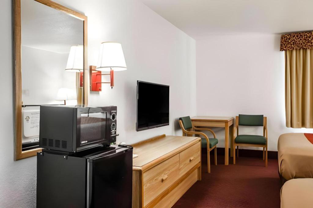 Econo Lodge Truman Inn Sedalia Eksteriør bilde