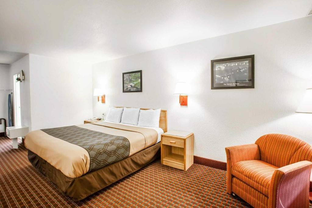 Econo Lodge Truman Inn Sedalia Eksteriør bilde