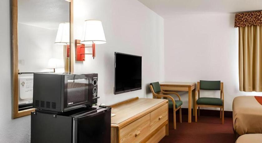 Econo Lodge Truman Inn Sedalia Eksteriør bilde