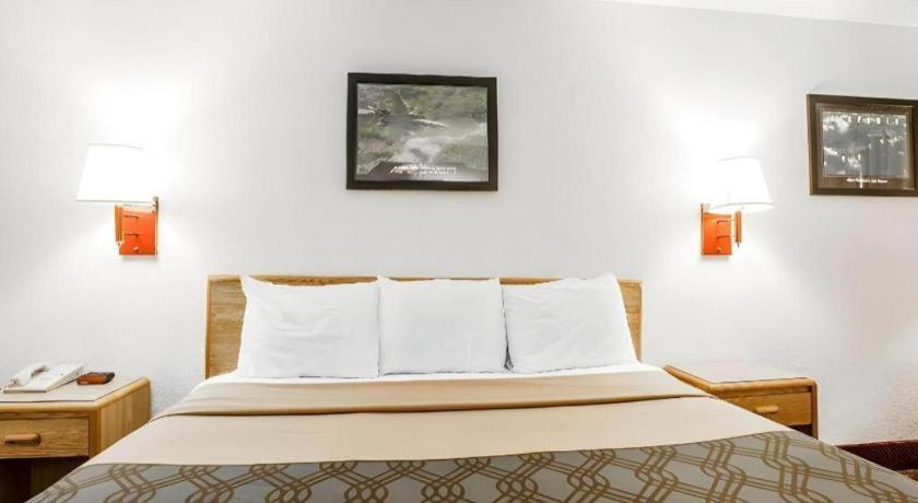 Econo Lodge Truman Inn Sedalia Eksteriør bilde