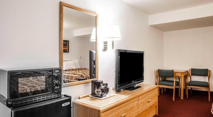 Econo Lodge Truman Inn Sedalia Eksteriør bilde