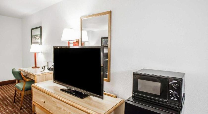 Econo Lodge Truman Inn Sedalia Eksteriør bilde