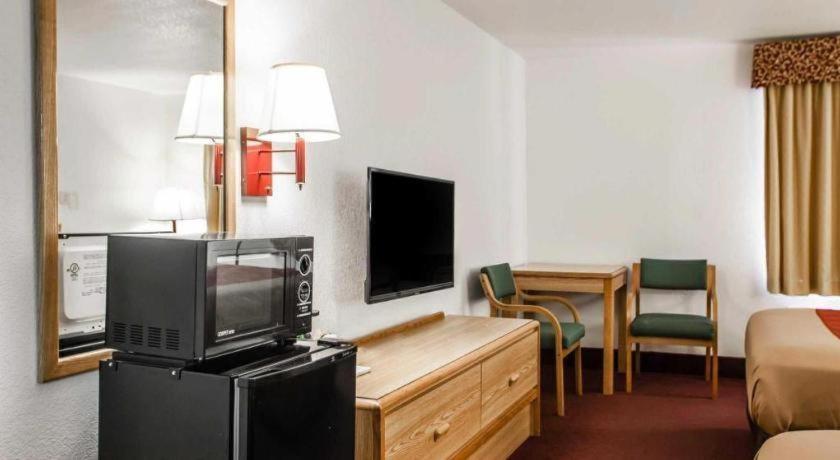 Econo Lodge Truman Inn Sedalia Eksteriør bilde
